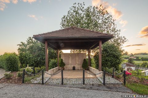 Gemeinde Reut Landkreis Rottal-Inn Taubenbach Kriegerdenkmal (Dirschl Johann) Deutschland PAN